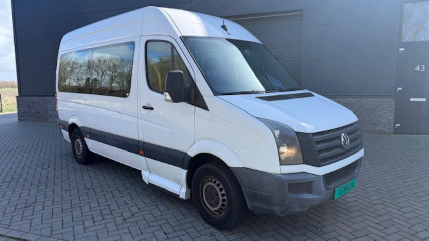 Volkswagen Crafter - 35 2.0 TDI L2H1 Rolstoel aangepast / Personenbus / Camera - AutoWereld.nl