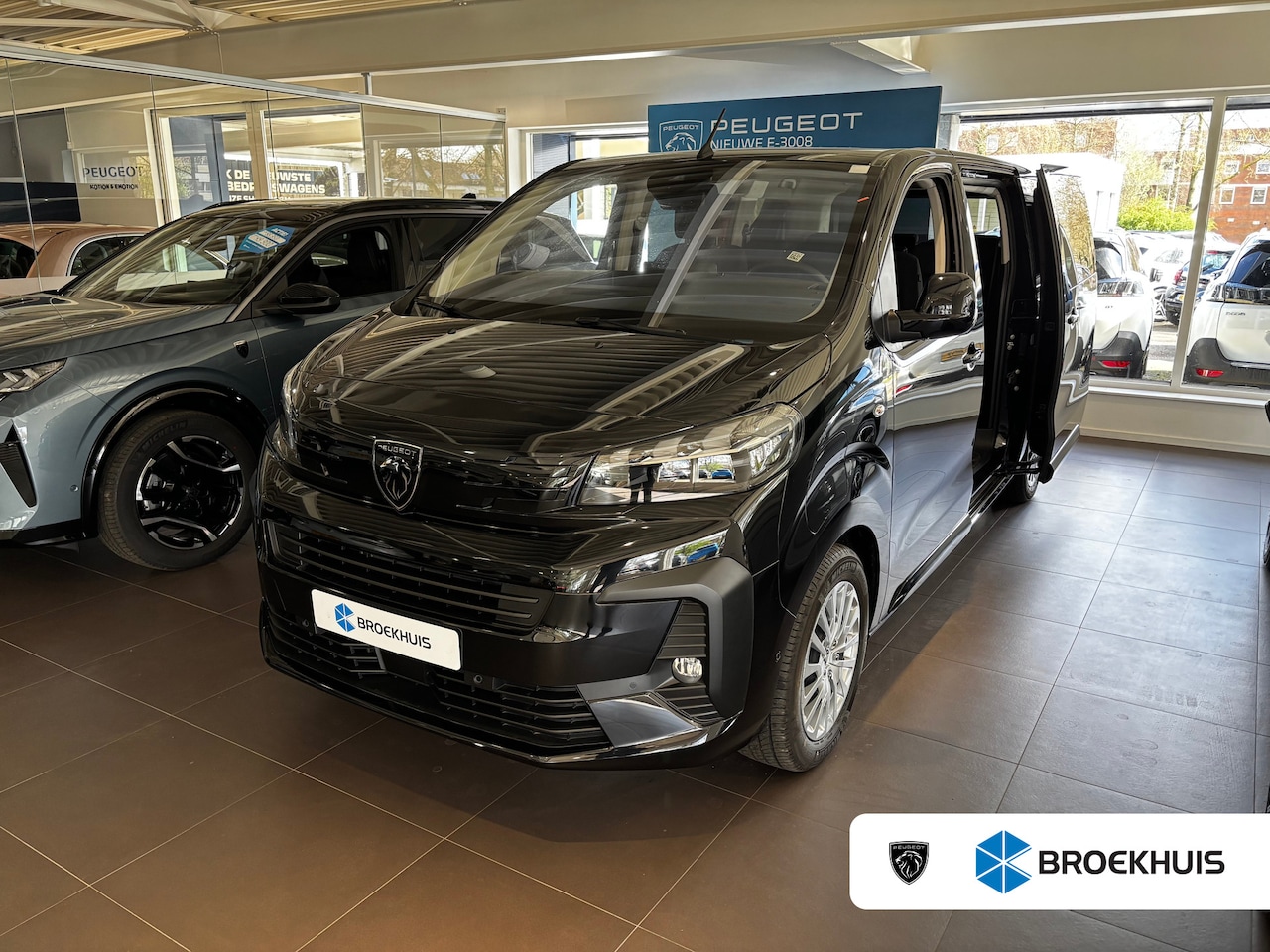 Peugeot e-Traveller - Standard 50 kWh STOEL- EN STUURVERWARMING | NAVI | PARKEERCAMERA | CARPLAY | PDC V+A - AutoWereld.nl