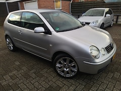 Volkswagen Polo - 1.4-16V Highline