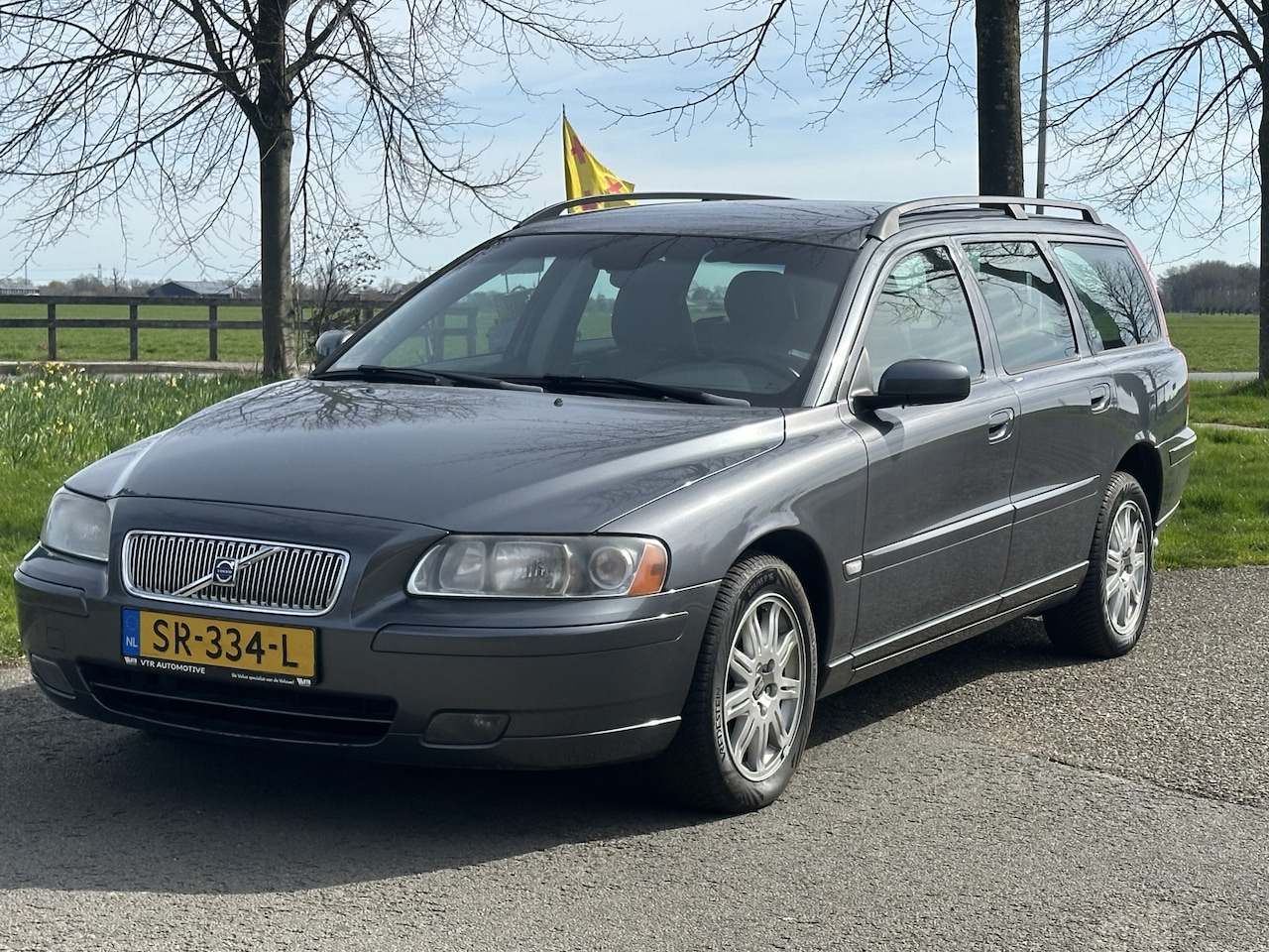 Volvo V70 - 2.5T AWD Leer * Automaat - AutoWereld.nl