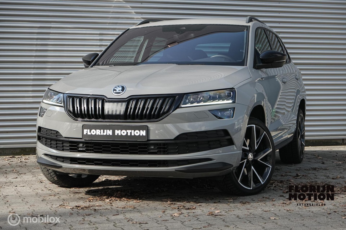 Skoda Karoq - 1.5 TSI ACT Sportline Business | LED | Trekhaak | Camera | 19 Inch | Sfeerverlichting | St - AutoWereld.nl