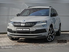 Skoda Karoq - 1.5 TSI ACT Sportline Business | LED | Trekhaak | Camera | 19 Inch | Sfeerverlichting | St