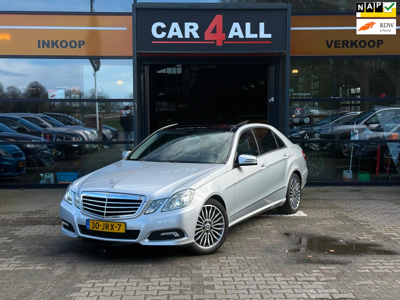 Mercedes-Benz E-klasse - 350 CGI Avantgarde XENON/PANODAK/H&K/LEDER/NAVI/BOMVOL.NIEUWSTAAT/APK 15-11-2026 - AutoWereld.nl