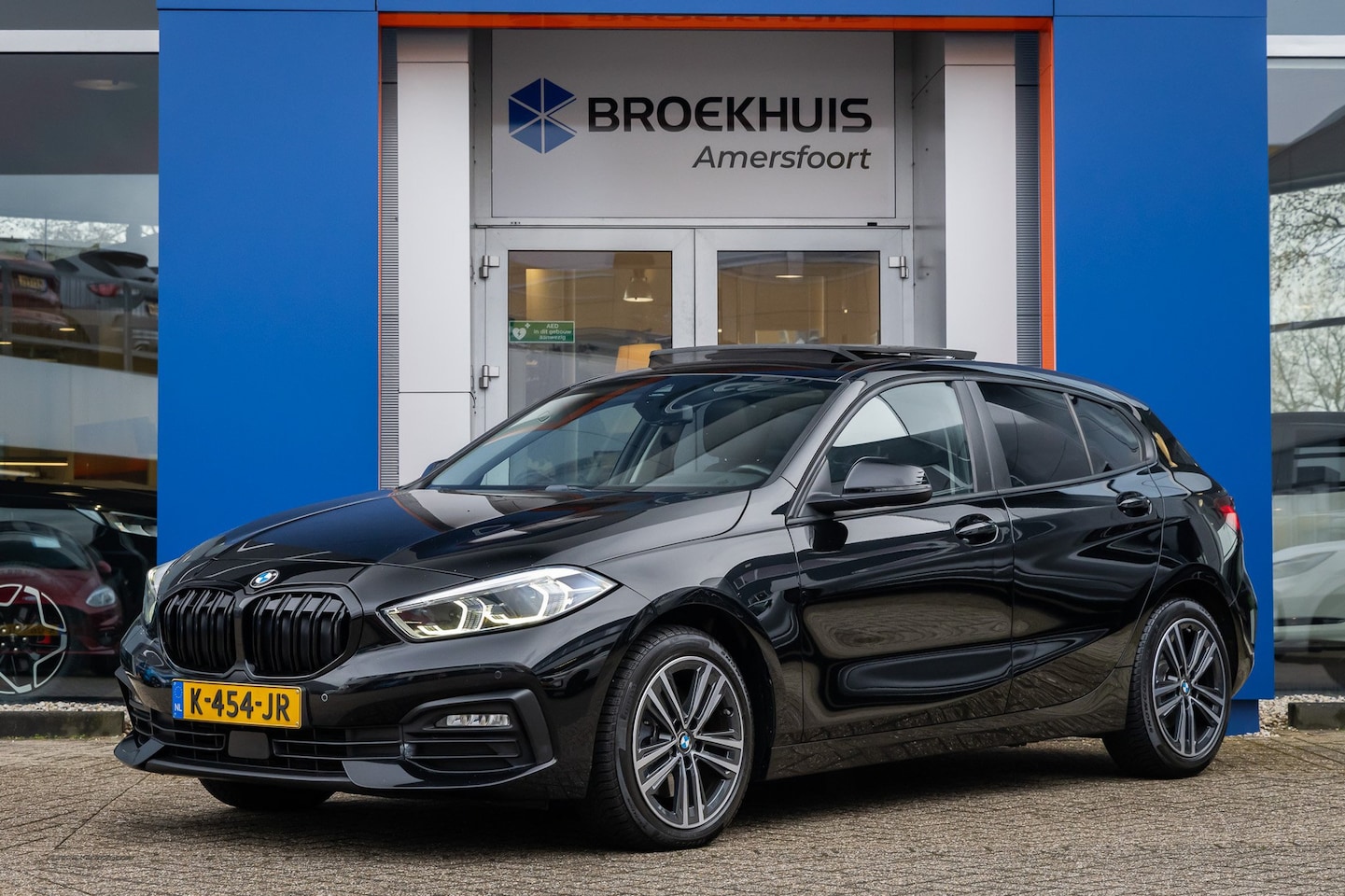 BMW 1-serie - 118i Executive Edition | Pano dak | Parkeersensoren Voor/Achter | Cruise control | Apple C - AutoWereld.nl