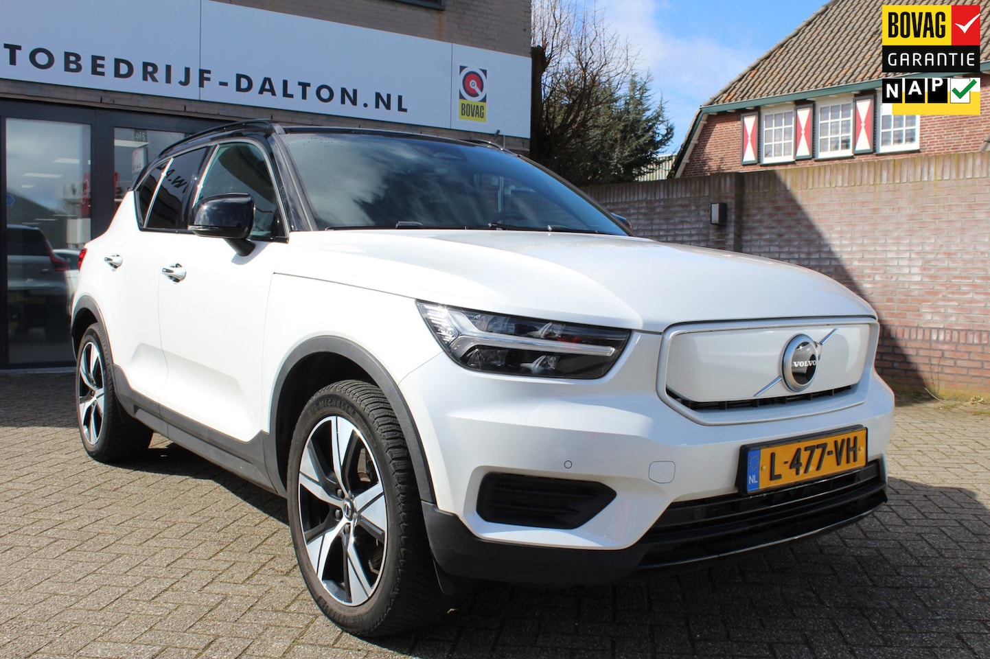 Volvo XC40 - P8 Recharge Twin Plus 305 PK / SOH 90,9 % / LEDER / ALCANTARA - AutoWereld.nl