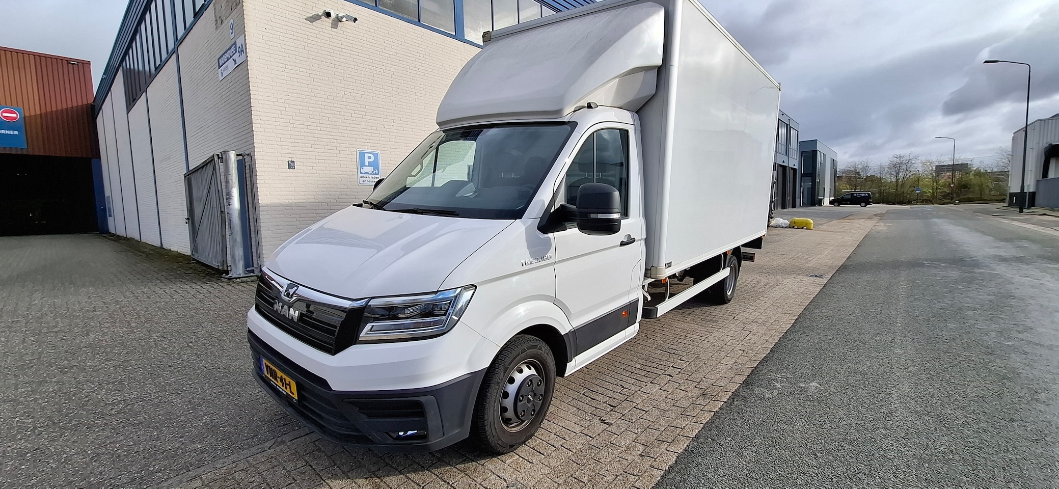 MAN TGE - 50 2.0 Standaard DL MAN TGE 5.180 incl laadklep en laadbak - AutoWereld.nl