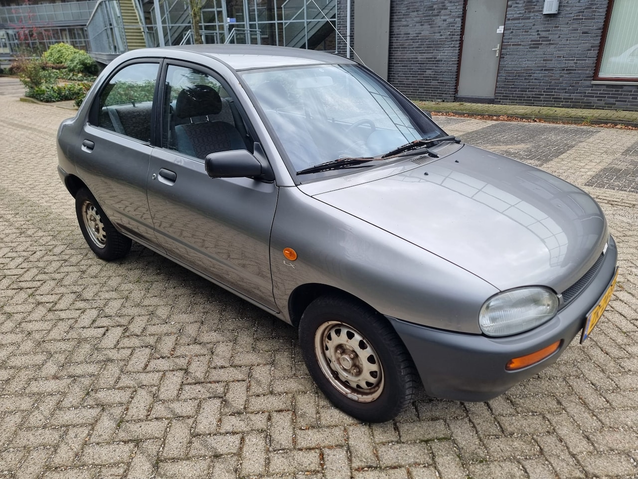 Mazda 121 - 1.3i LX