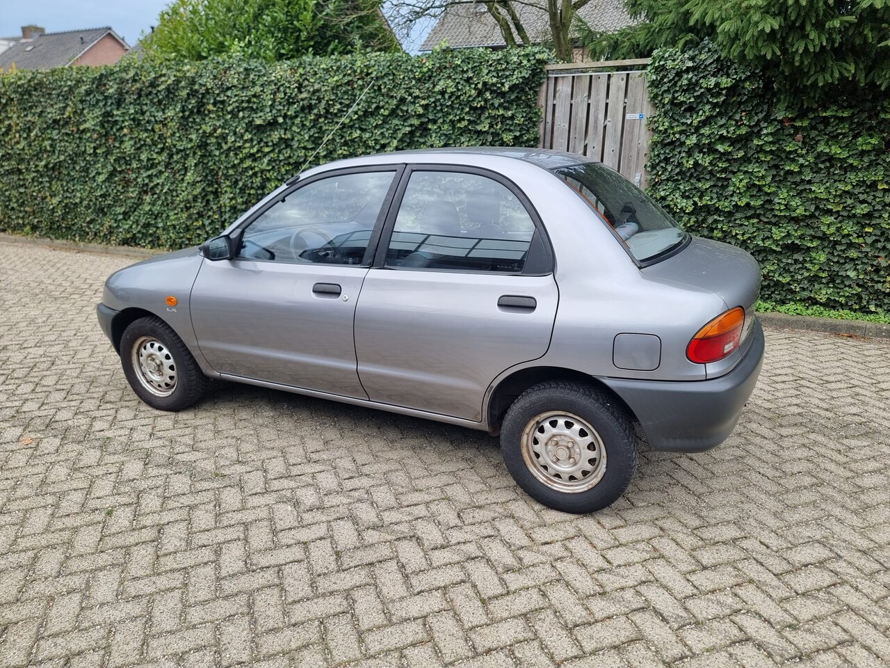 Mazda 121 - 1.3i LX