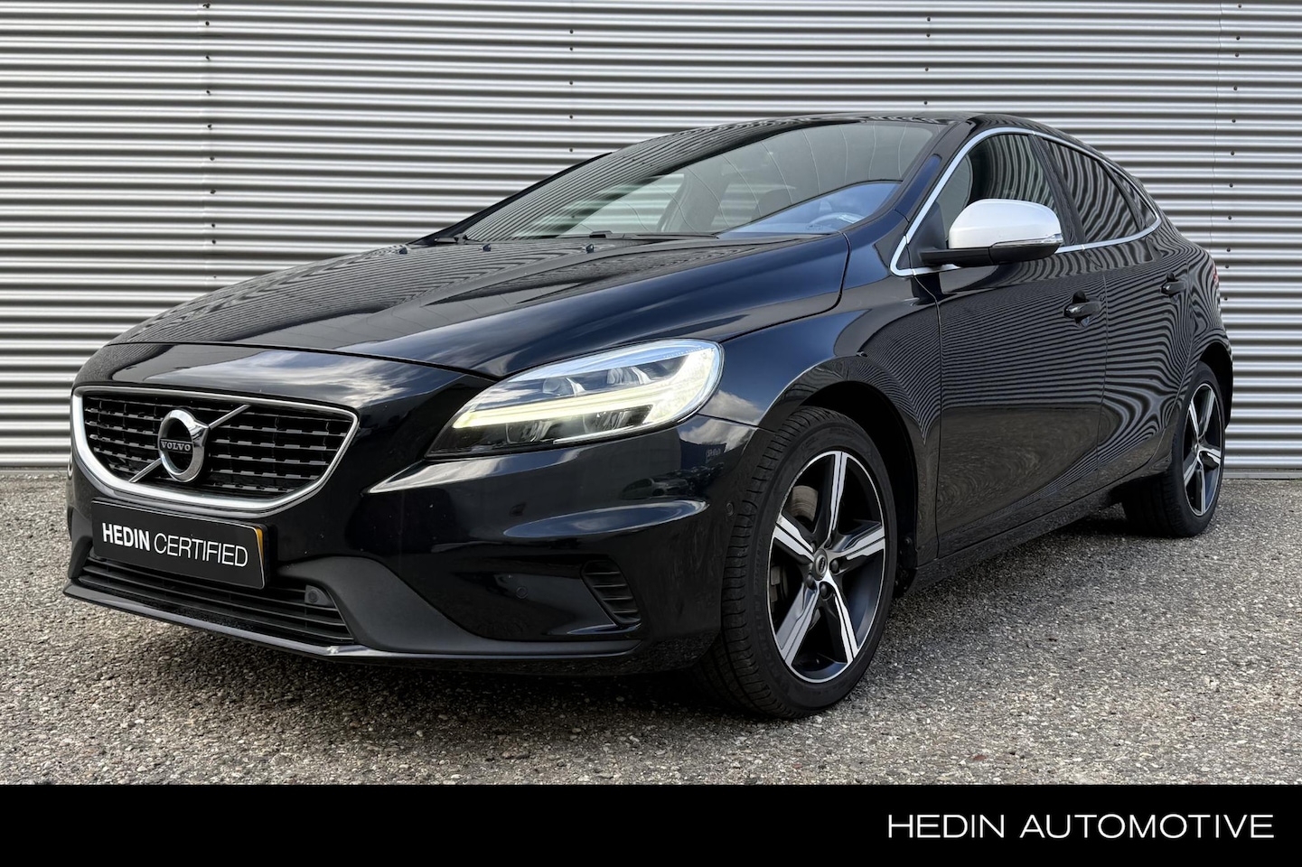 Volvo V40 - T3 AUT. Polar+ Sport | Pano. dak | Keyless | DAB | Donker Glas | Stoelverwarming | Parkeer - AutoWereld.nl