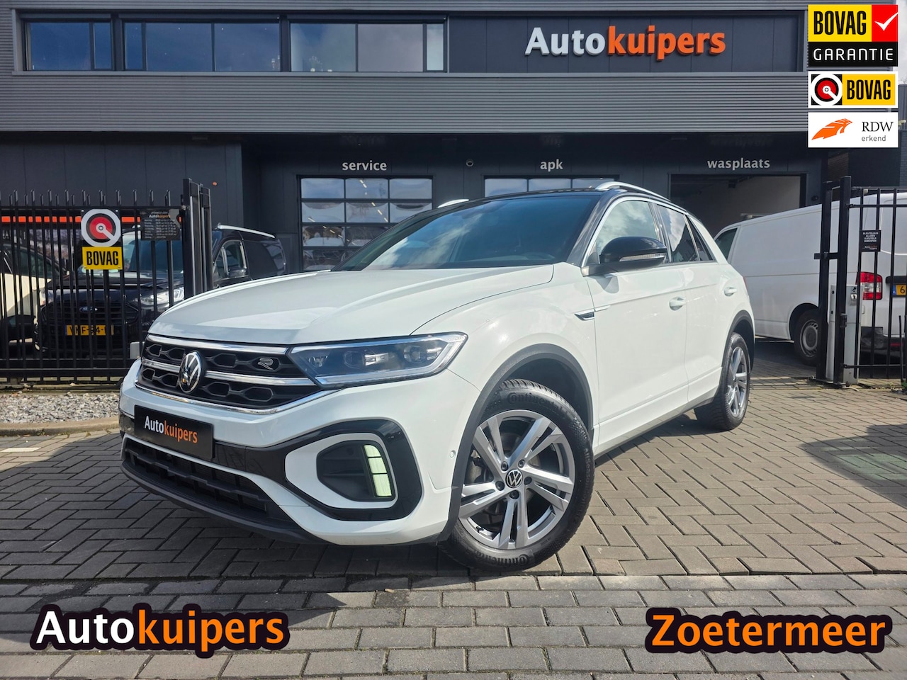 Volkswagen T-Roc - 1.5 TSI R-Line | Met o.a. Achteruitrijcamera, AppleCarPlay/AndroidAuto, navigatie, adapt. - AutoWereld.nl