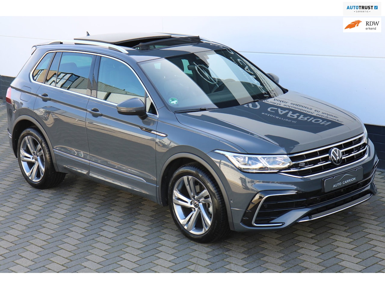 Volkswagen Tiguan - 1.5 TSI DSG R-Line Pano Trekhaak Carplay !! - AutoWereld.nl