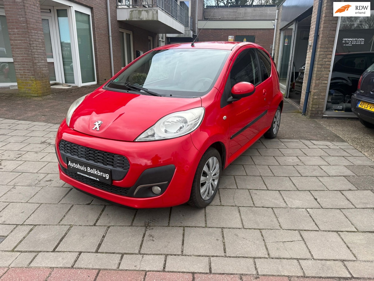 Peugeot 107 - 1.0 Première airco el ramen 3 deurs nieuwe apk 74270 km - AutoWereld.nl