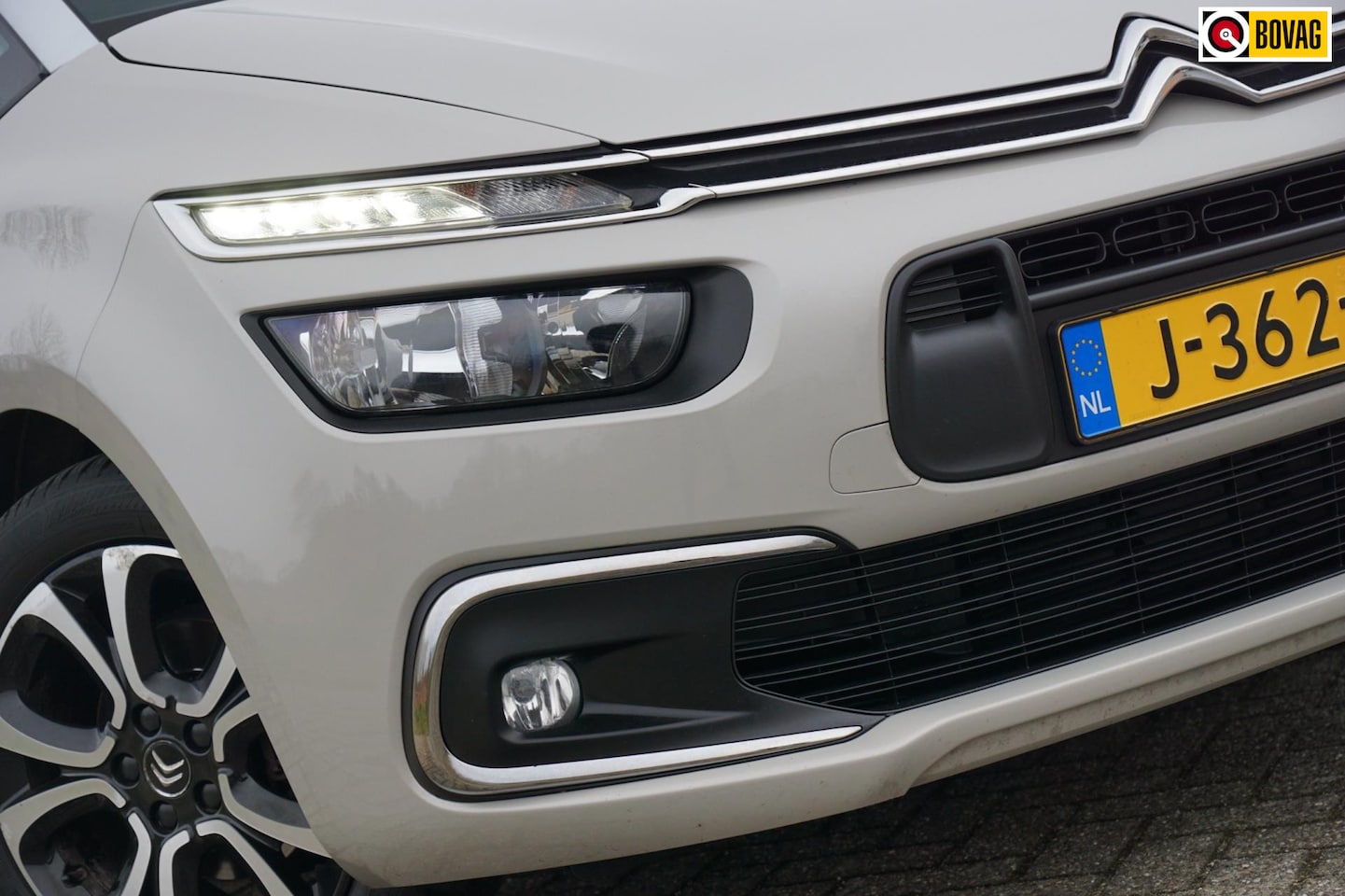 Citroën Grand C4 SpaceTourer - 1.2 PureTech 130pk BSNS Automaat - Sable Metallic - Camera/Carplay/7P - AutoWereld.nl