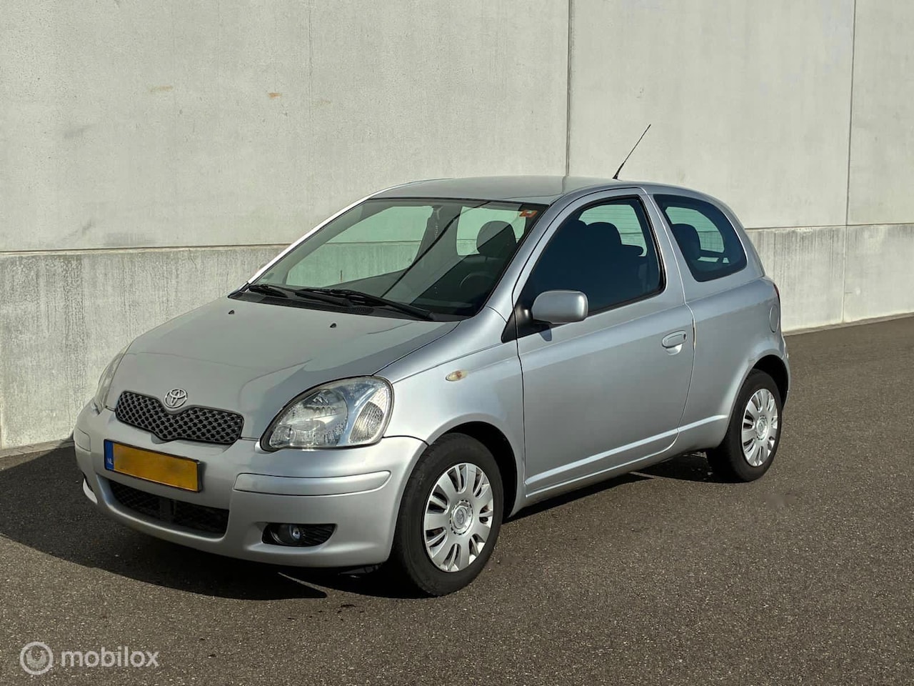 Toyota Yaris - 1.3 VVT-i AIRCO 3-DEURS VOLLEDIG ONDERHOUD - AutoWereld.nl