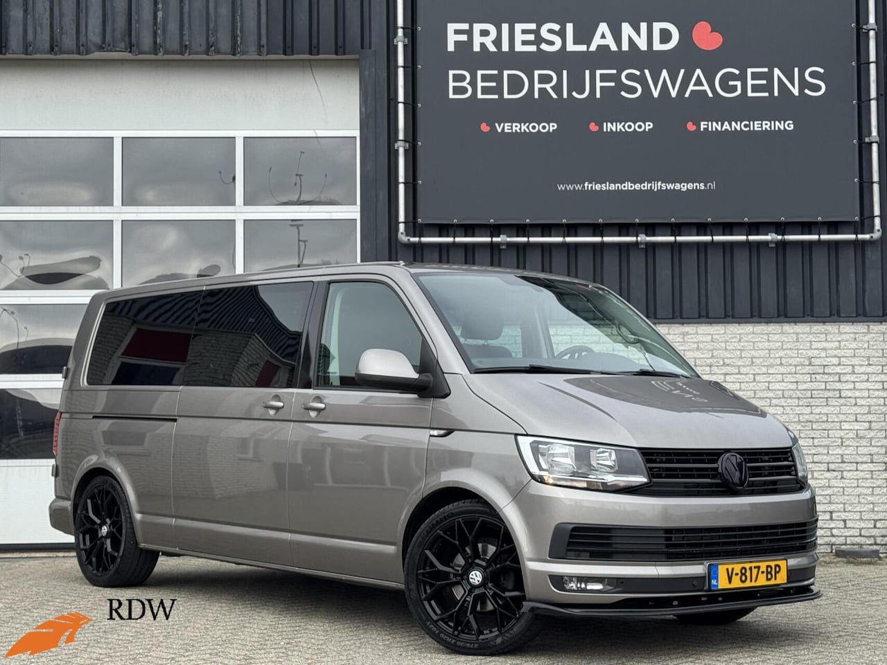 Volkswagen Transporter - 2.0 TDI 150pk Highline Dubbele Cabine Trekhaak/Carplay/Cruise/Navi/Parkeersensor/20" - AutoWereld.nl