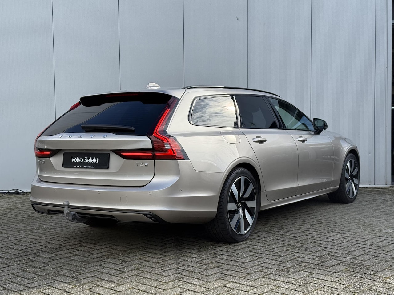 Volvo V90 - T6 350PK Plug-in hybrid AWD Ultra Dark | Adaptieve Cruise Control met Pilot Assist | Verwa - AutoWereld.nl