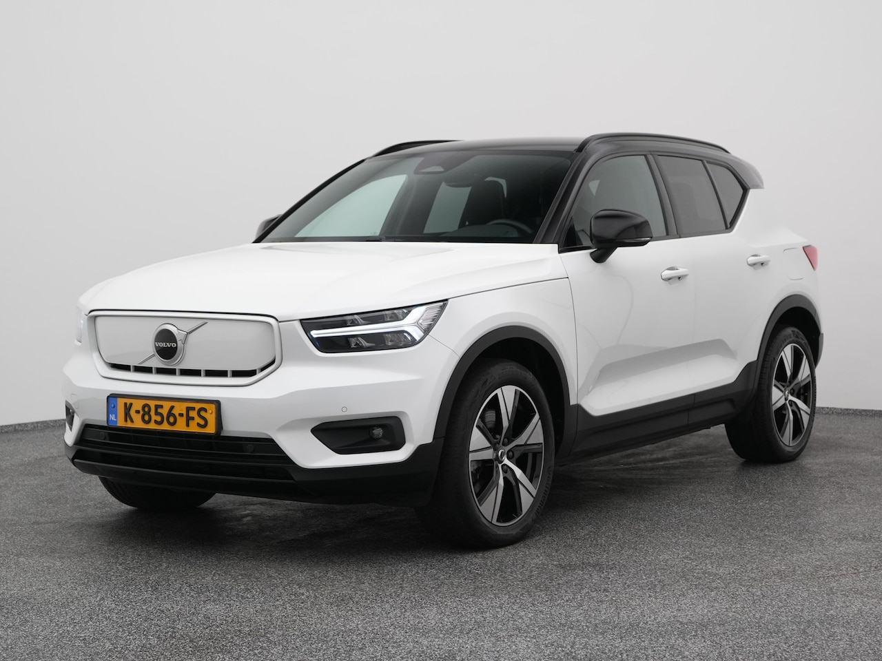 Volvo XC40 - Recharge P8 AWD R-Design | CAMERA | ADAPTIVE | KEYLESS | STOEL- EN STUURVERW. - AutoWereld.nl