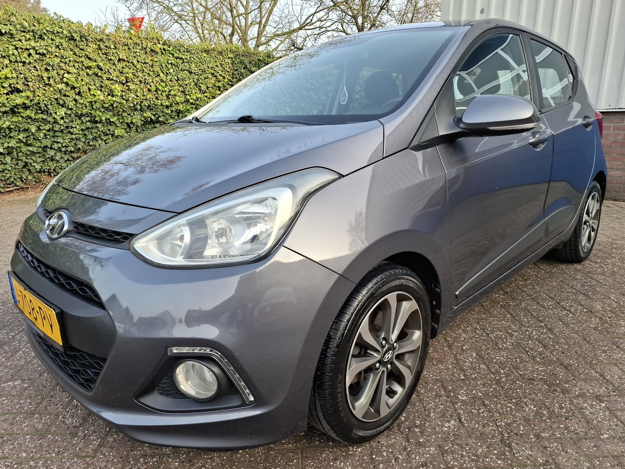 Hyundai i10 - 1.2i CLIMAT/PDC.A/STOEL & STUUR VERWARMING AUTOMAAT 87PK - AutoWereld.nl