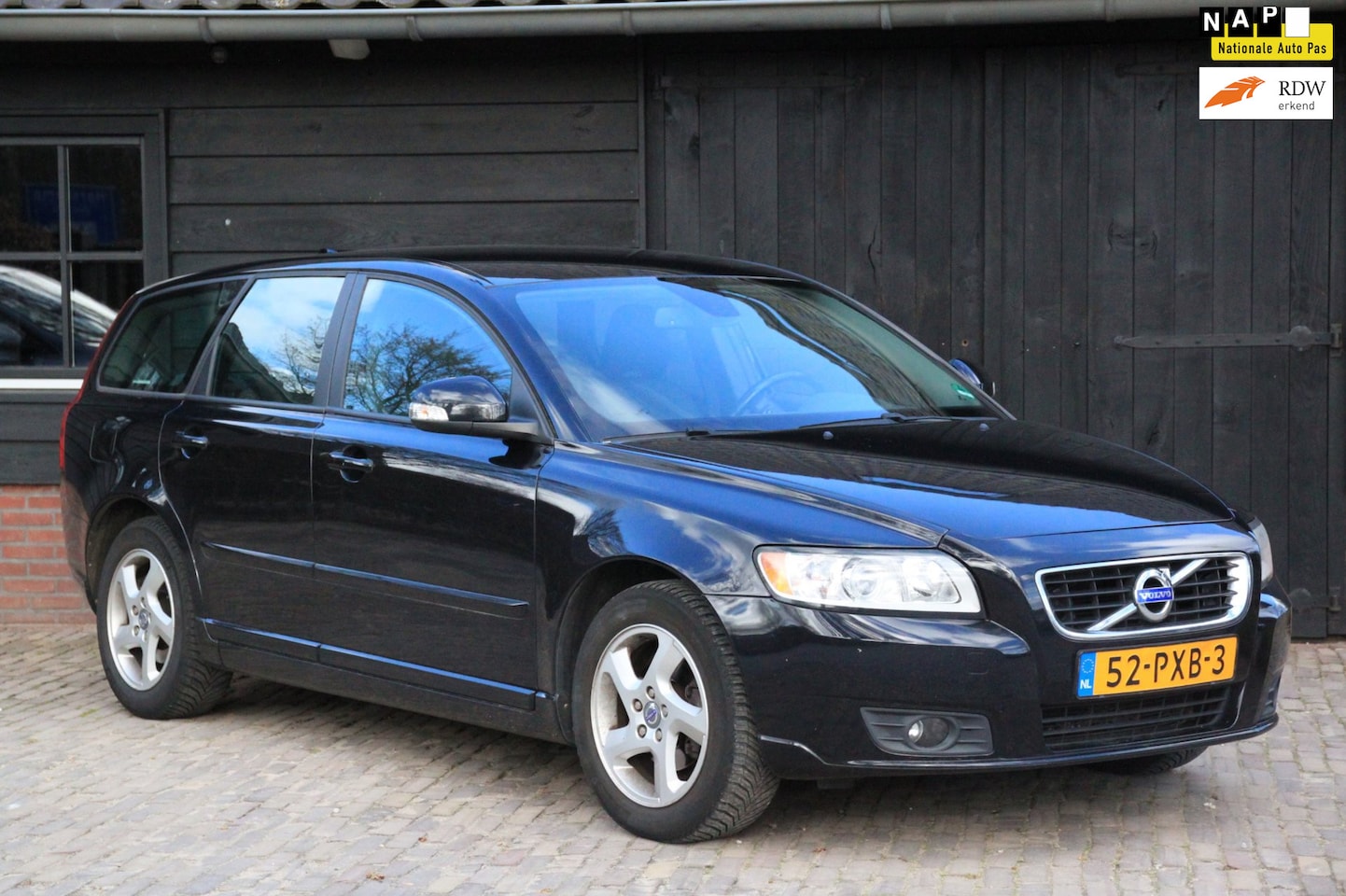 Volvo V50 - 2.0 Sport Navigatie/Parkeersensor/Cruise/Trekhaak/Apk 03-2027 - AutoWereld.nl