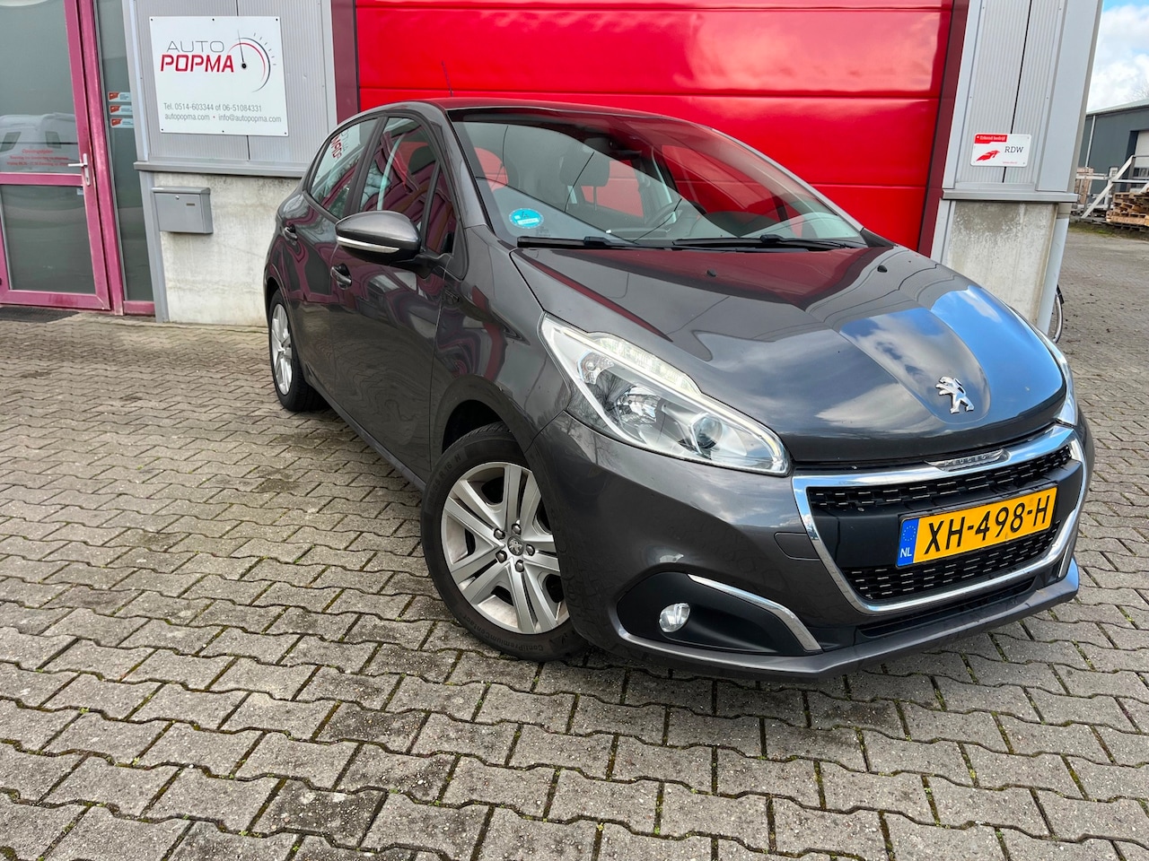 Peugeot 208 - 1.2 82pk PureTech Signature / Navigatie / Cruise control / 16"LM velgen / Parkeersensoren - AutoWereld.nl