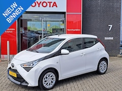 Toyota Aygo X - X-PLAY ACHTERUITRIJCAMERA AIRCO APPLE CARPLAY / ANDROID AUTO