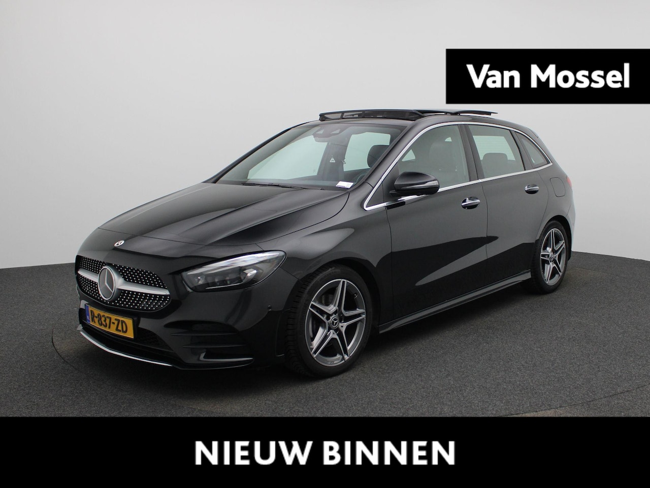 Mercedes-Benz B-klasse - 180 Premium Plus AMG | AUTOMAAT | PANORAMADAK | CAMERA | NAVIGATIE | LED | HALF-LEDER - AutoWereld.nl