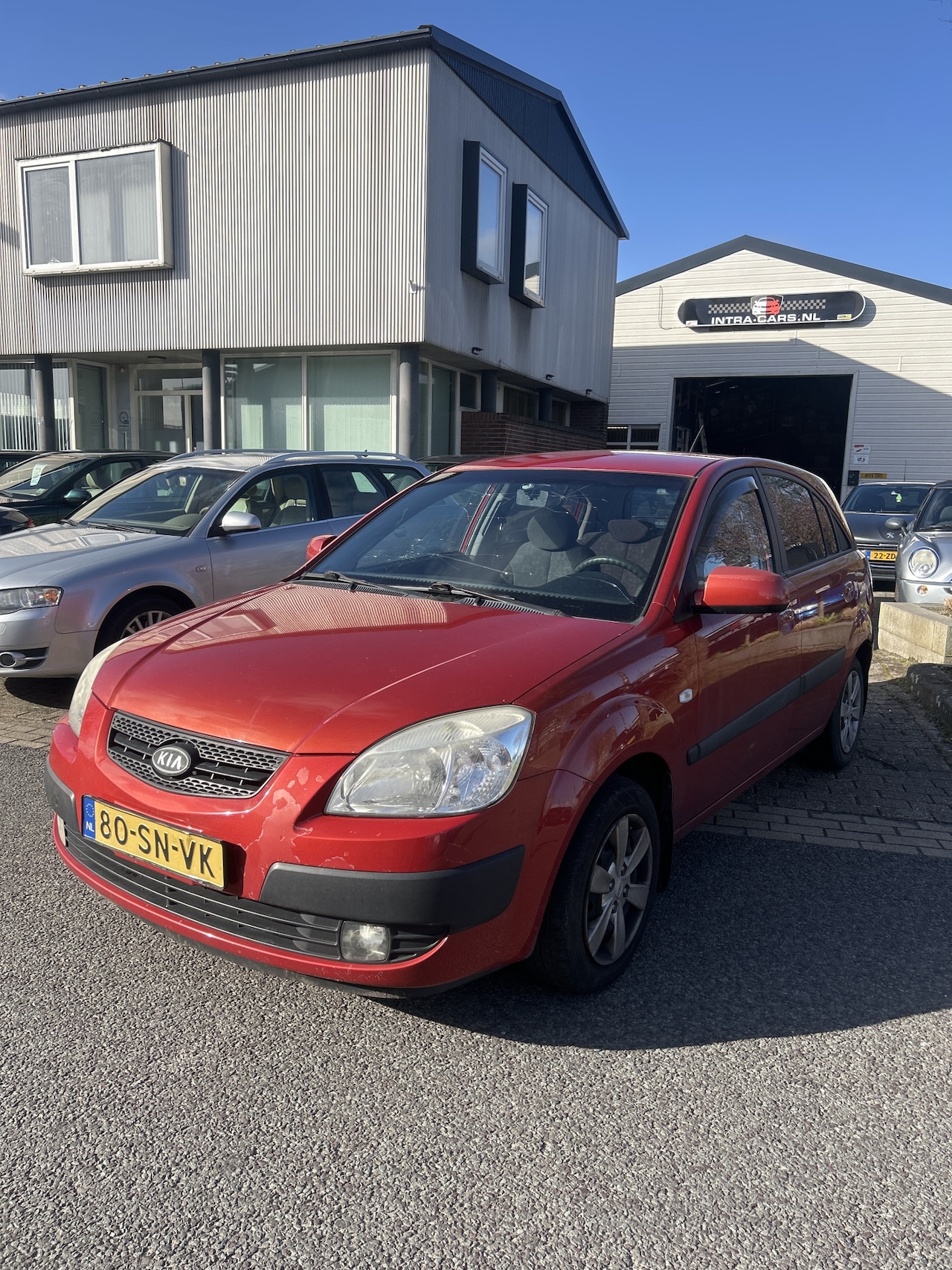 Kia Rio - 1.4 LXE 5 Deurs,rijdt goed,Lichte schade bij Linker achterlicht en voorraam moet vervangen - AutoWereld.nl