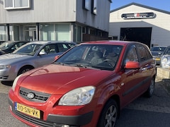 Kia Rio - 1.4 LXE 5 Deurs, rijdt goed, Lichte schade bij Linker achterlicht en voorraam moet vervang