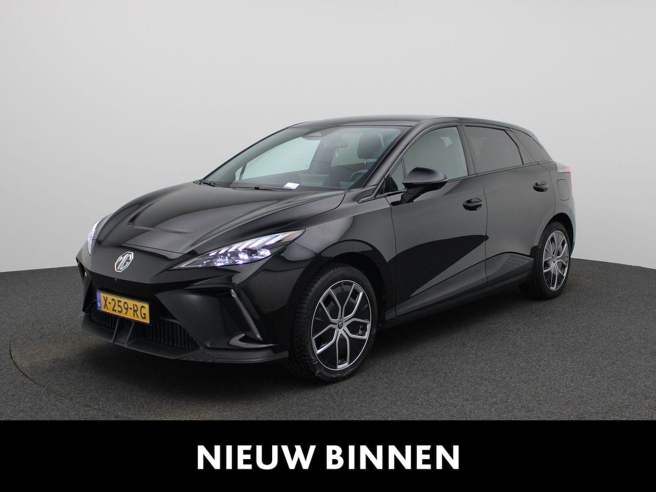 MG MG4 Electric - Luxury 64 kWh | Climate Control / ECC | Navigatie | Lederen bekleding grijs | Stoelverwarm - AutoWereld.nl