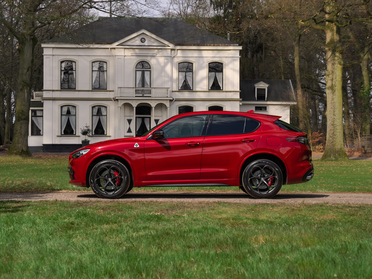 Alfa Romeo Stelvio - 2.9 V6 AWD Quadrifoglio | Harman/Kardon | Rosso Competizione | Adapt. cruise | CarPlay | C - AutoWereld.nl