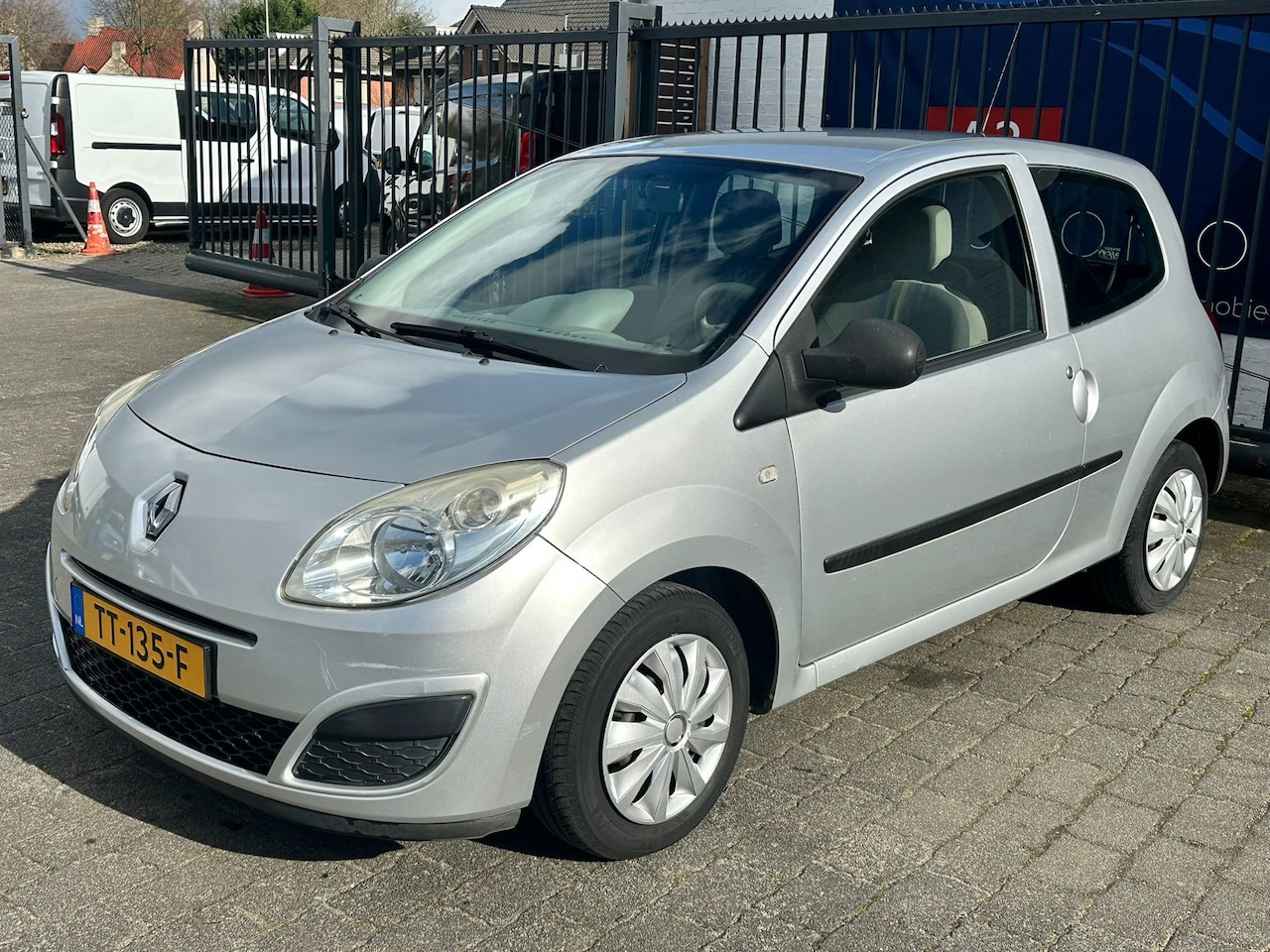 Renault Twingo - 1.2 Acces AIRCO / ELEKTRISCHE RAMEN / NAP!! - AutoWereld.nl