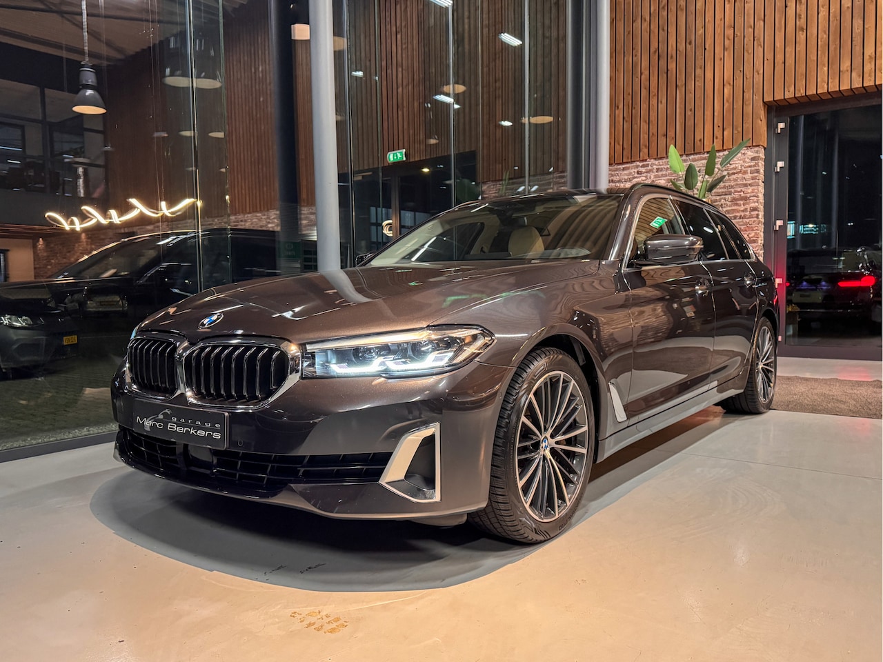 BMW 5-serie Touring - 530d High Executive Adaptive cruise, Leder, HeadUp. - AutoWereld.nl