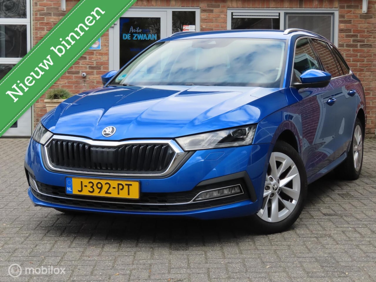Skoda Octavia Combi - 1.5 TSI First Edition|Trekhaak|Sportstoelen|El. Achterklep|Sfeerverlichting. - AutoWereld.nl