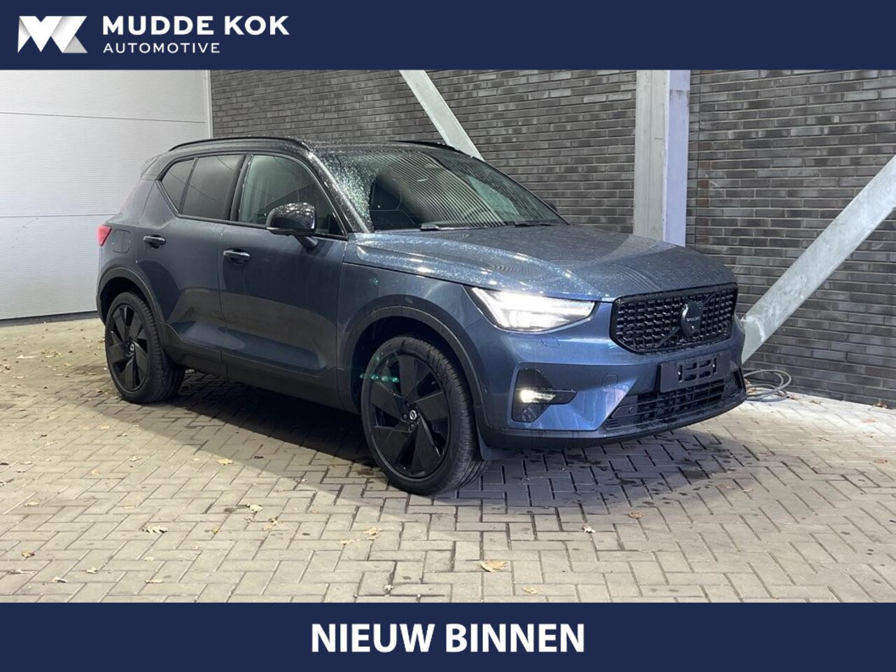 Volvo XC40 - B4 Ultra Black Edition | Panoramadak | Trekhaak | 360° Camera | ACC | Stoel+Stuurverwarmin - AutoWereld.nl