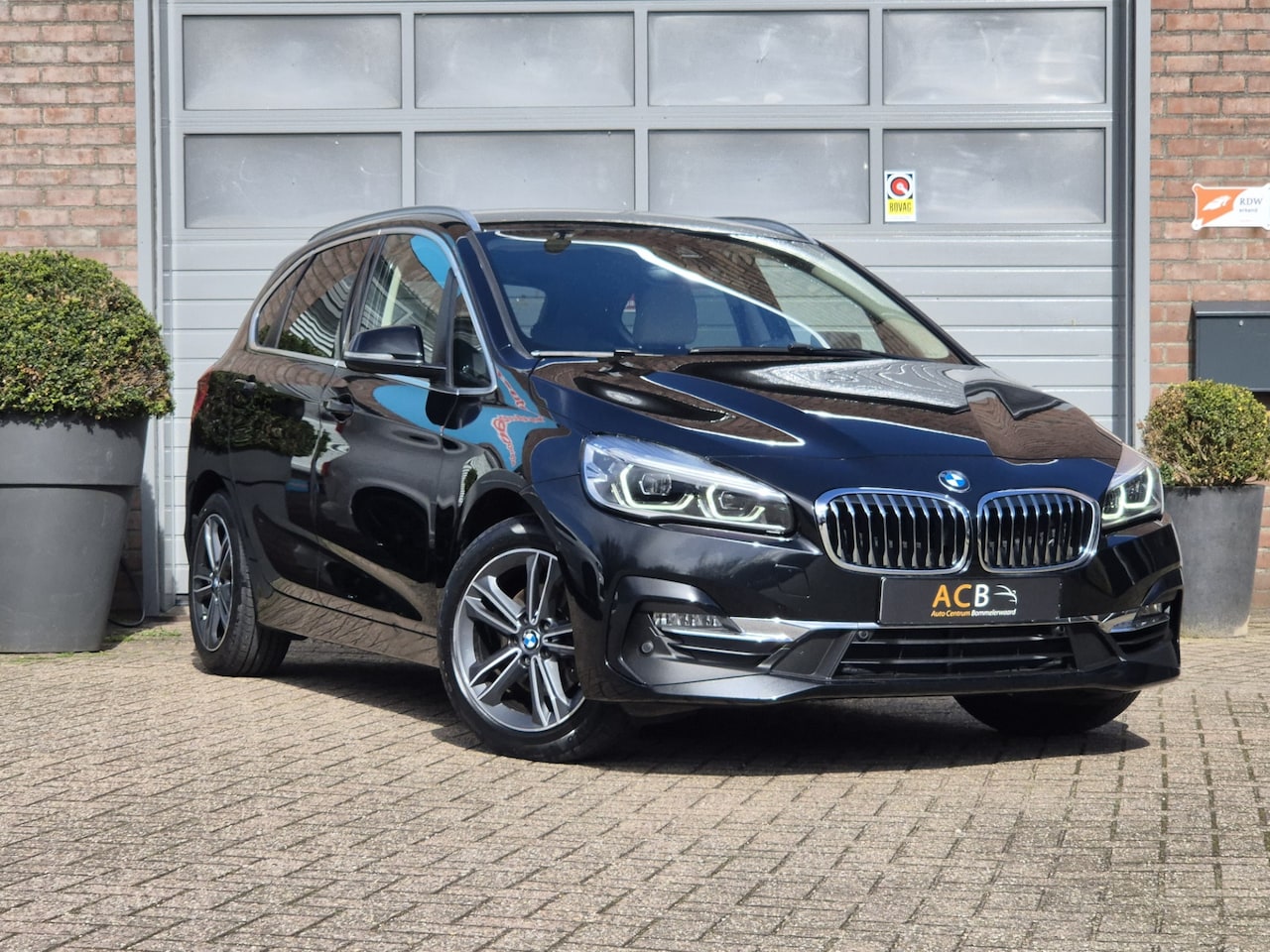 BMW 2-serie Active Tourer - 218i Corp High Executive AUTOMAAT/Trekhaak. Leder/Trekhaak/Automaat - AutoWereld.nl