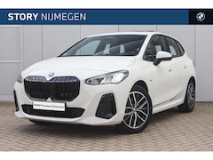 BMW 2-serie Active Tourer - 225e xDrive M Sport Automaat / Panoramadak / Trekhaak / Sportstoelen / M Adaptief onderste
