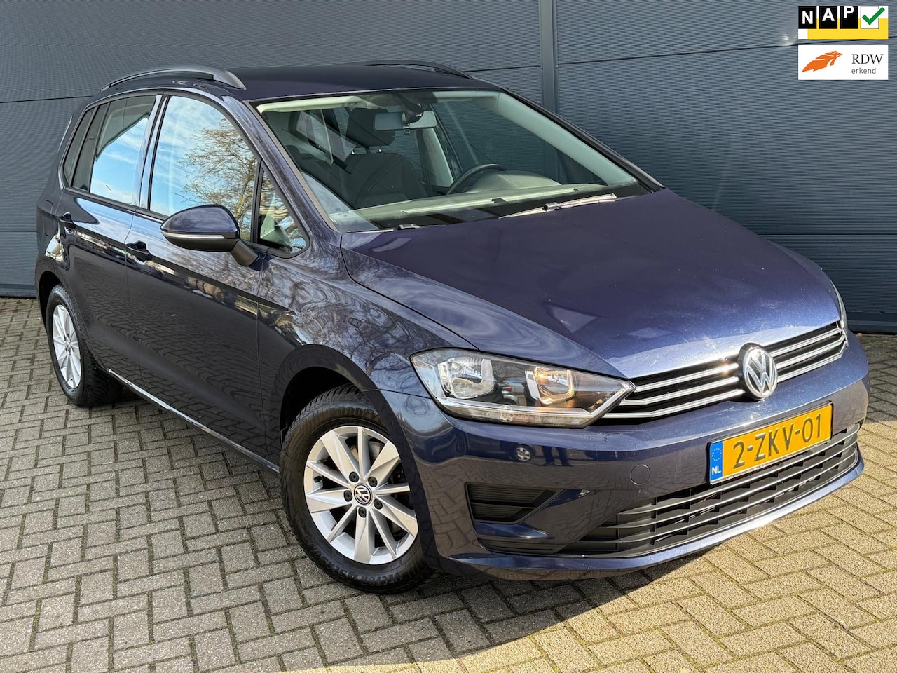 Volkswagen Golf Sportsvan - 1.6 TDI Highline/Automaat/Navi/bluetooth/Airco/cruise/ - AutoWereld.nl