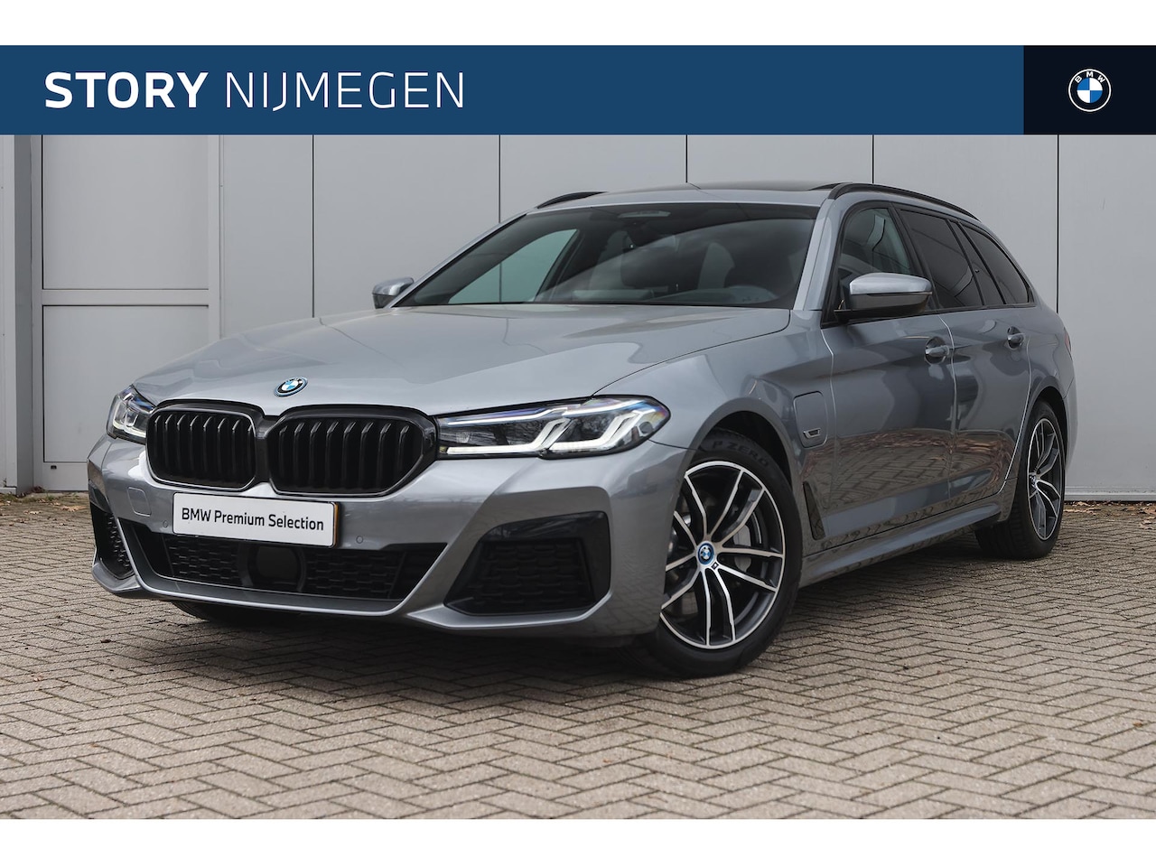 BMW 5-serie Touring - 530e High Executive M Sport Automaat / Panoramadak / Sportstoelen / Comfort Access / Achte - AutoWereld.nl