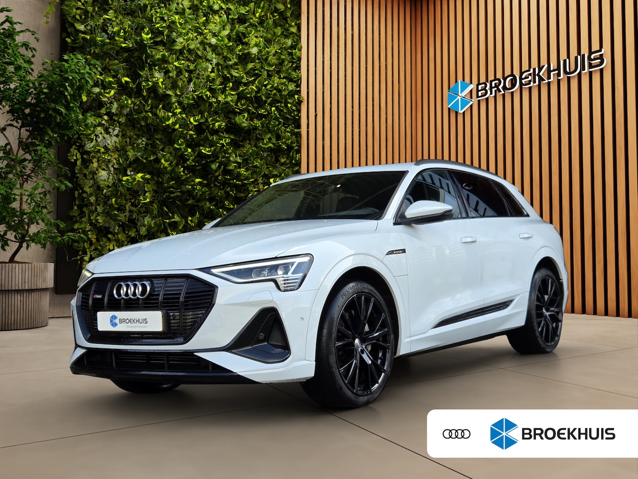 Audi e-tron - 50 quattro Launch edition Black 71 kWh | Luchtvering | Trekhaak | Schuifdak | Adaptive Cru - AutoWereld.nl