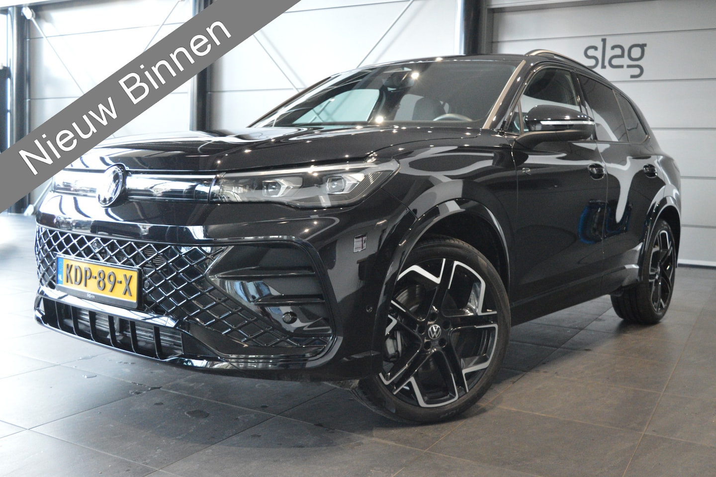 Volkswagen Tiguan - 2.0 TDI 3X R-LINE Black Style camera 20 inch 150 pk !! - AutoWereld.nl