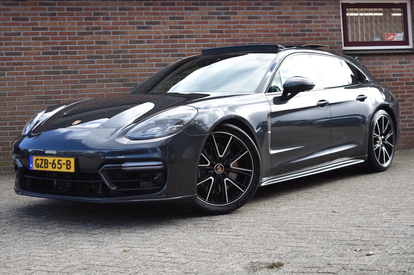 Porsche Panamera Sport Turismo - 2.9 4 E-Hybrid '24 Platinum Edition Sport Chrono Pano LED Leder Bose Inruil mogelijk - AutoWereld.nl