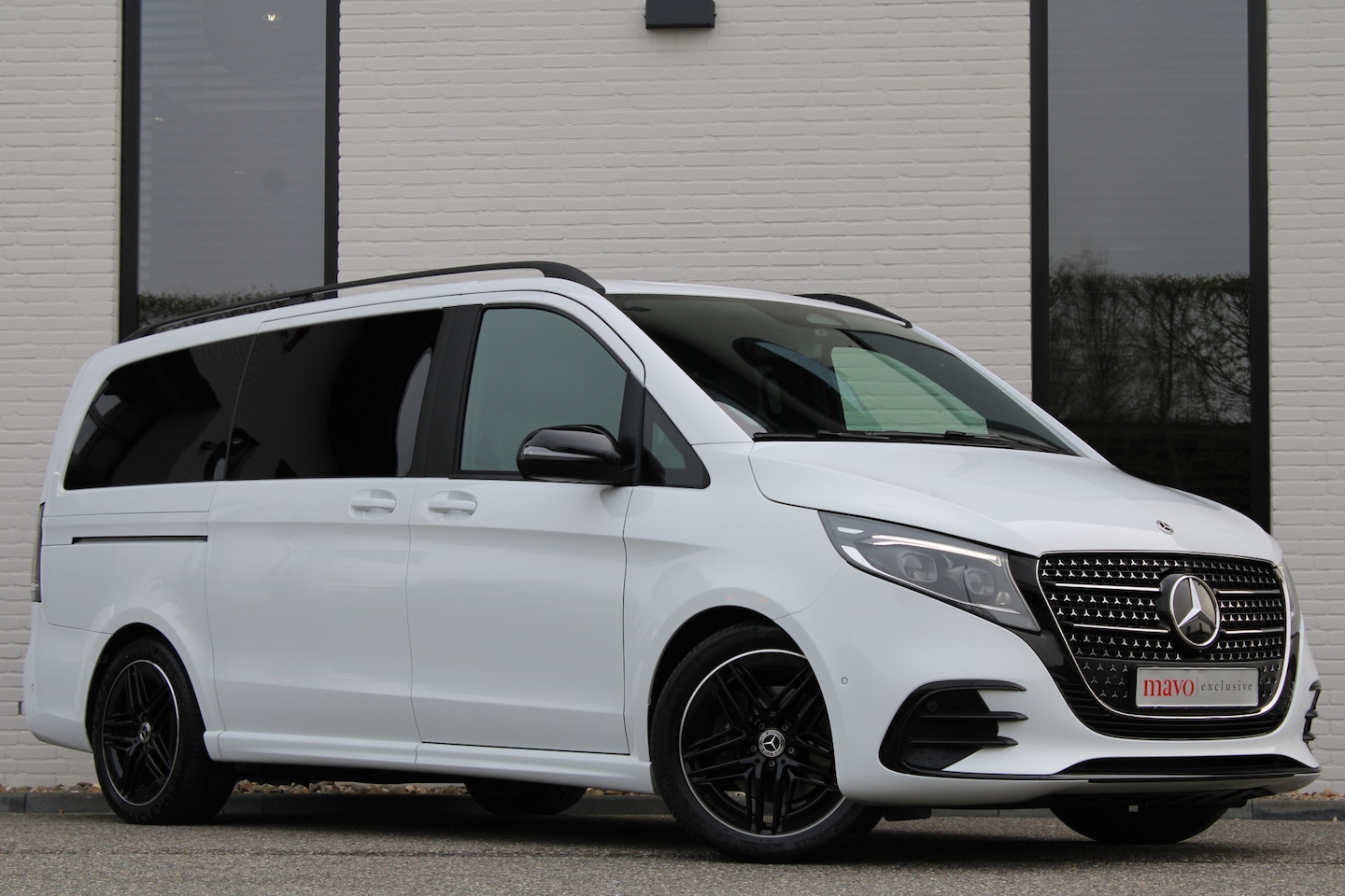 Mercedes-Benz V-klasse - 250d / DC / AMG / 2x Elec Schuifdeur / Camera / Vol Opties / NIEUWSTAAT - AutoWereld.nl