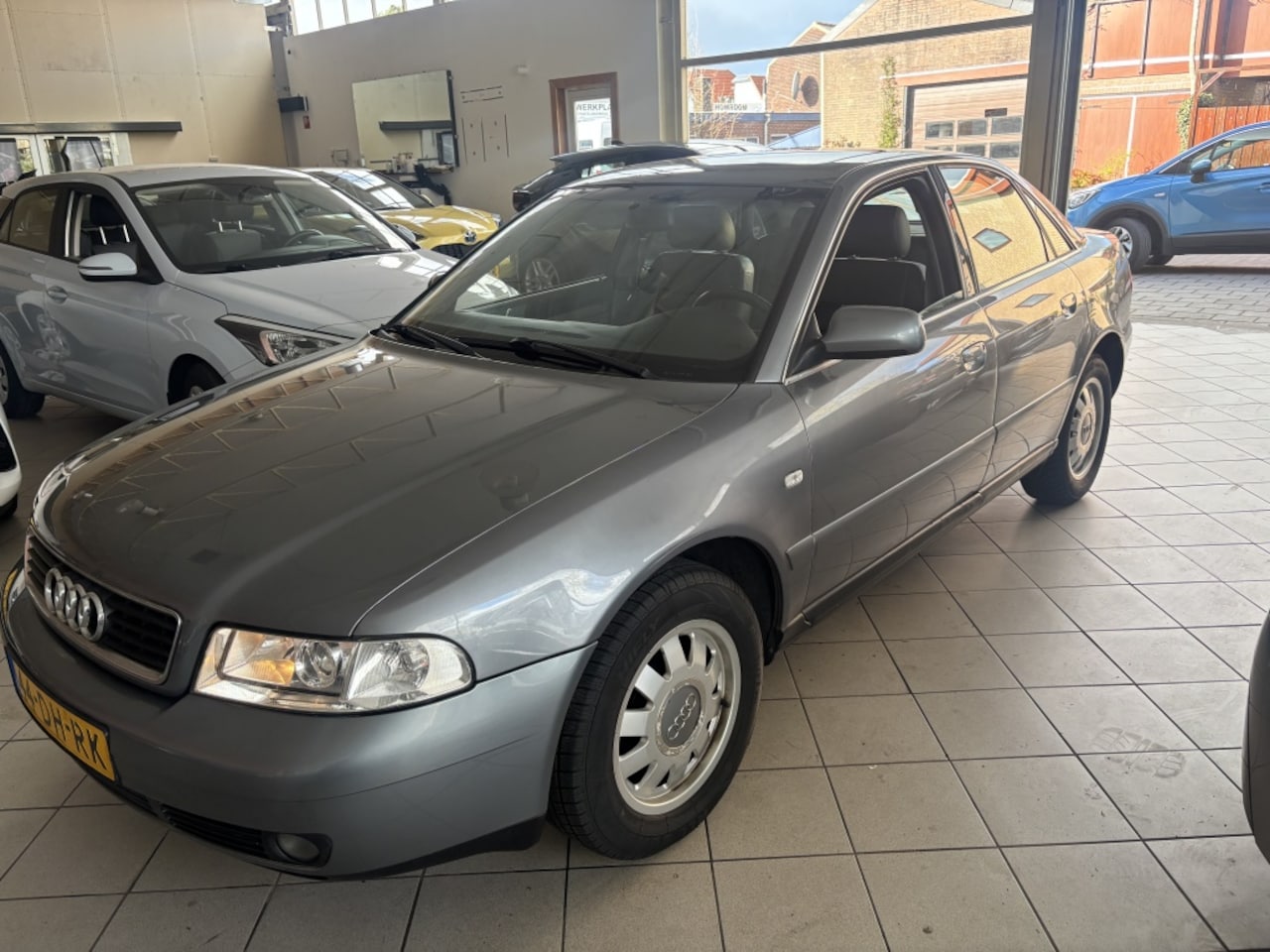 Audi A4 Limousine - 1.8 5V Advance - AutoWereld.nl