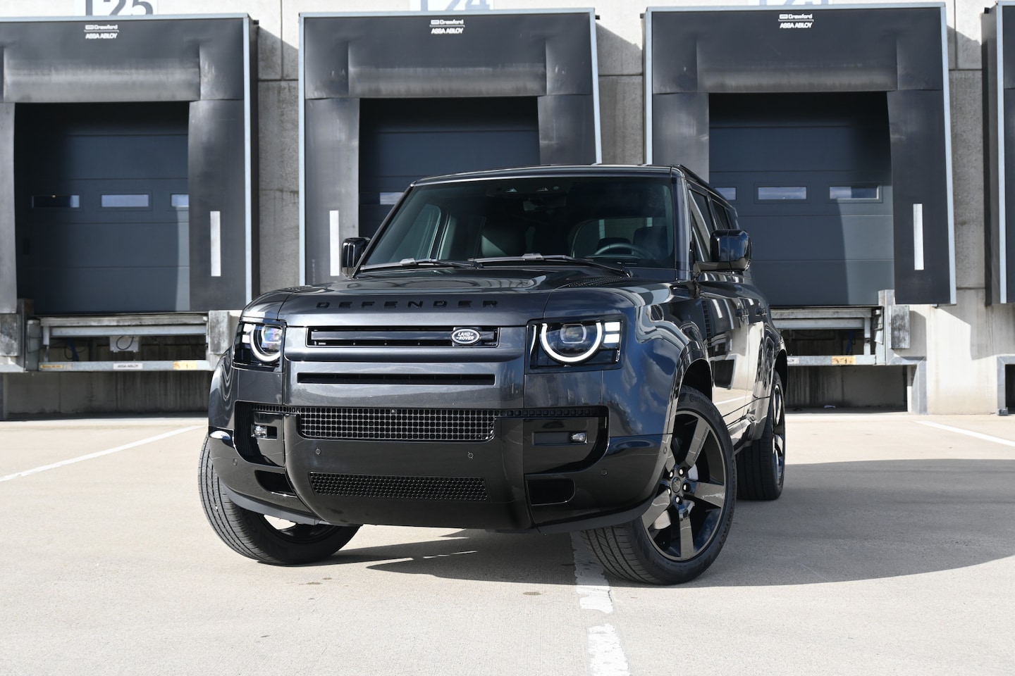 Land Rover Defender 110 - 2.0 P300e 110 Dynamic Edition 2.0 P300e 110 Dynamic Edition - AutoWereld.nl