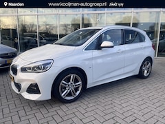 BMW 2-serie Active Tourer - 220i High Executive Launch Edition Panorama dak|192 Pk| Trekhaak| Headup|Automaat| zeer ne