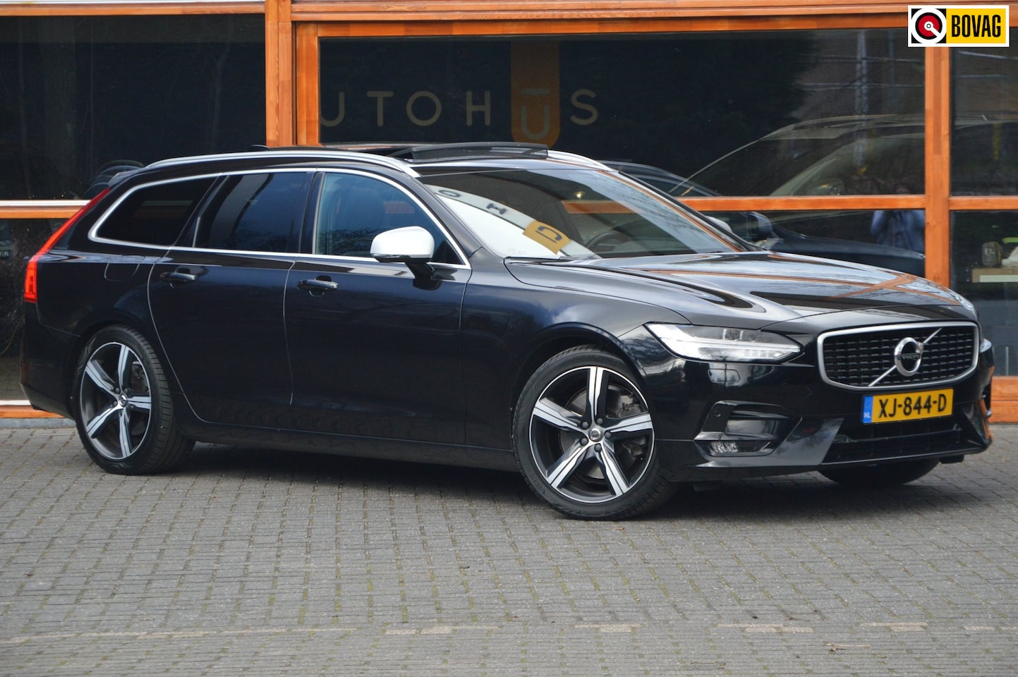 Volvo V90 - T5 R-Design | Panormadak | Head-Up Display | Trekhaak | Stoelverwarming | Camera | Adaptiv - AutoWereld.nl