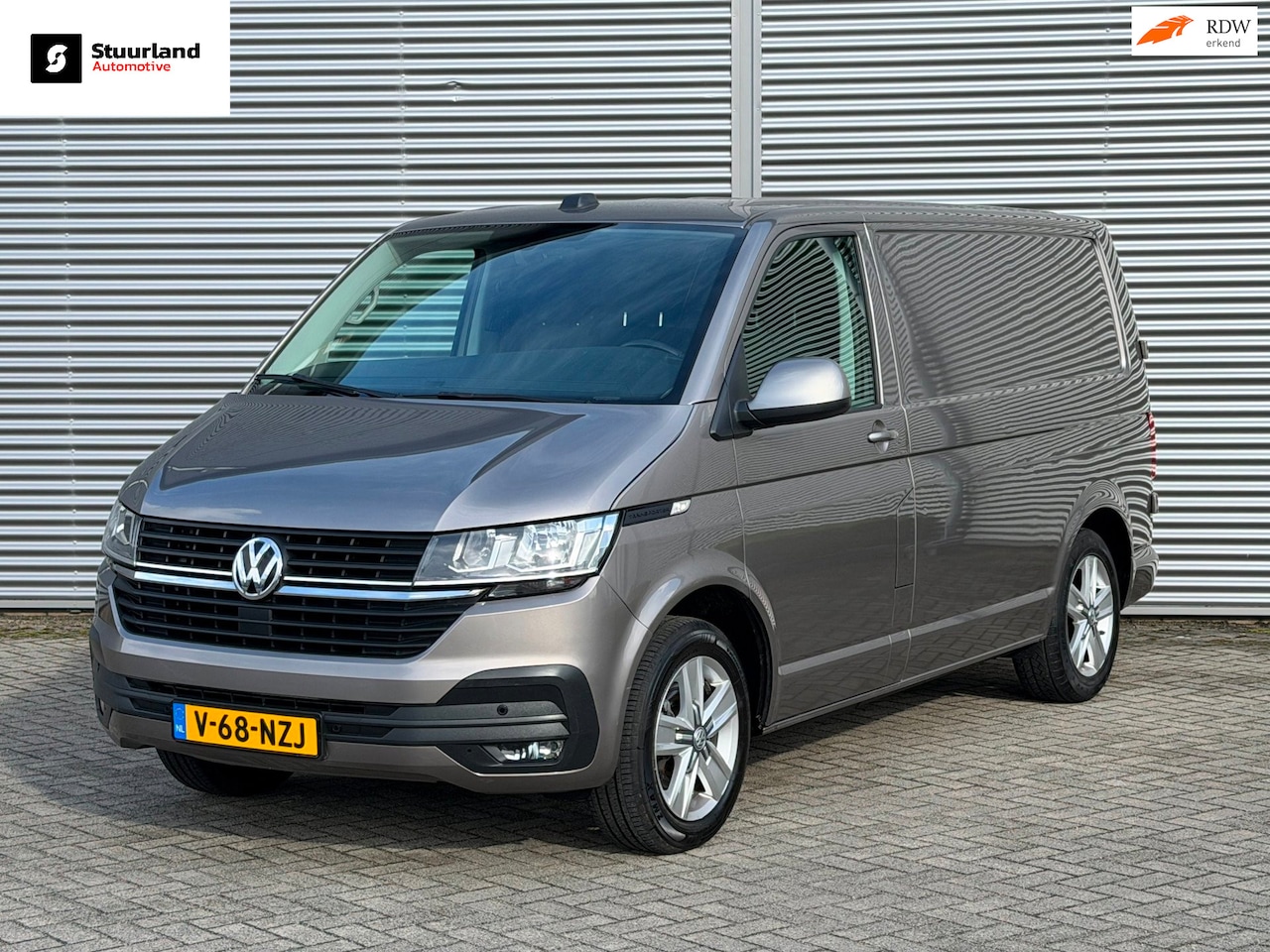 Volkswagen Transporter - 2.0 TDI L1H1 150pk DSG Airco/ Navi/ Camera/ Cruise/ PDC/ 3 zits/ Euro 6/ - AutoWereld.nl