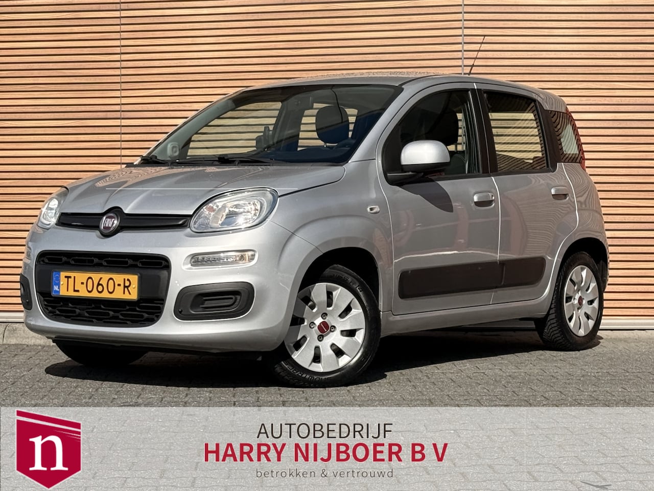 Fiat Panda - 0.9 TwinAir Lounge Lm Velgen / Airco / Lage Kilometerstand! - AutoWereld.nl