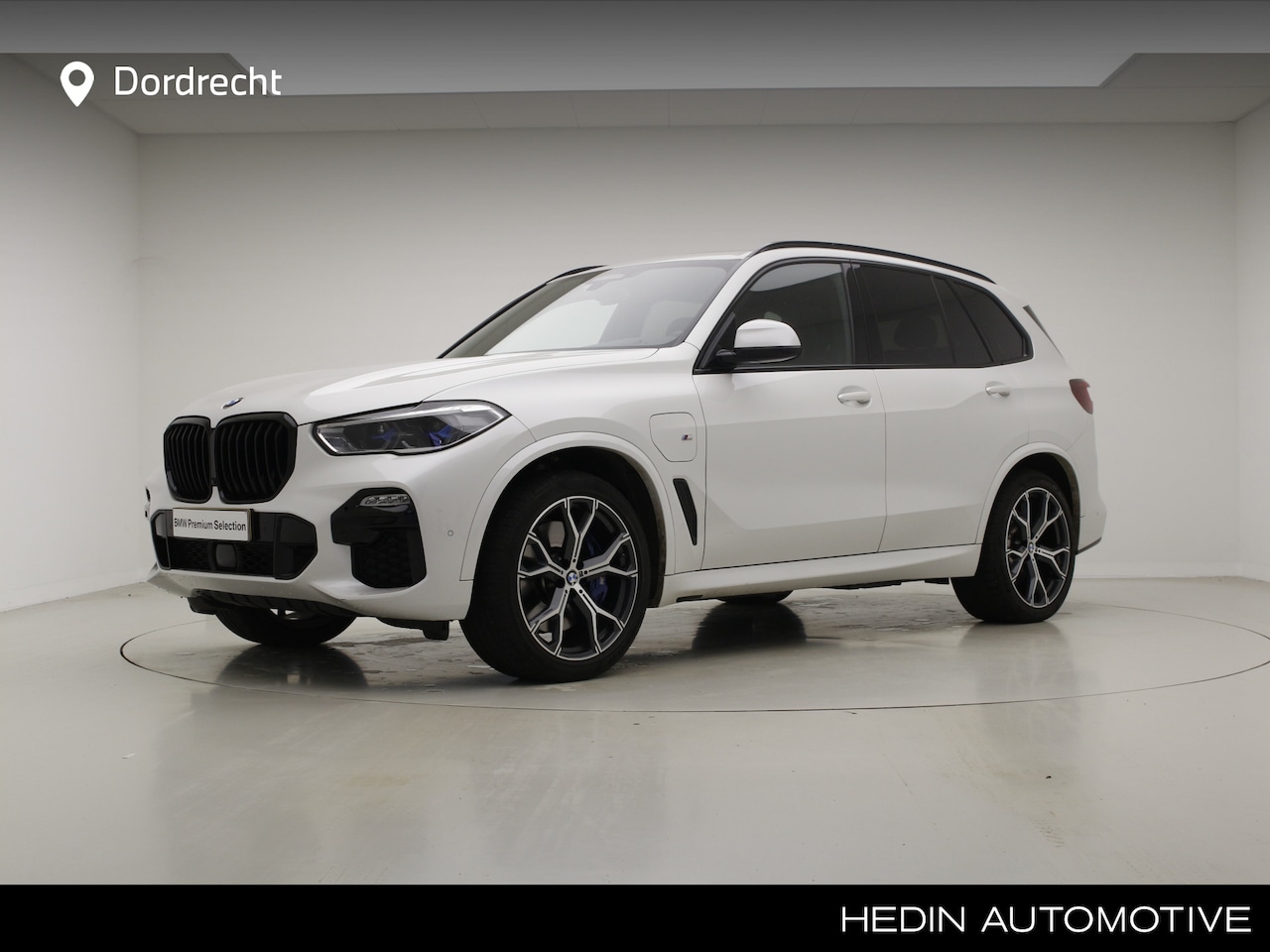 BMW X5 - xDrive45e M-Sport | 21" | Panorama | Harman Kardon | Trekhaak | Soft Close | Driving Assis - AutoWereld.nl