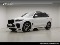 BMW X5 - xDrive45e M-Sport | 21" | Panorama | Harman Kardon | Trekhaak | Soft Close | Driving Assis